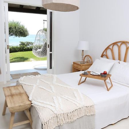 Seafront Calista Beach House With Garden Глифада Екстериор снимка
