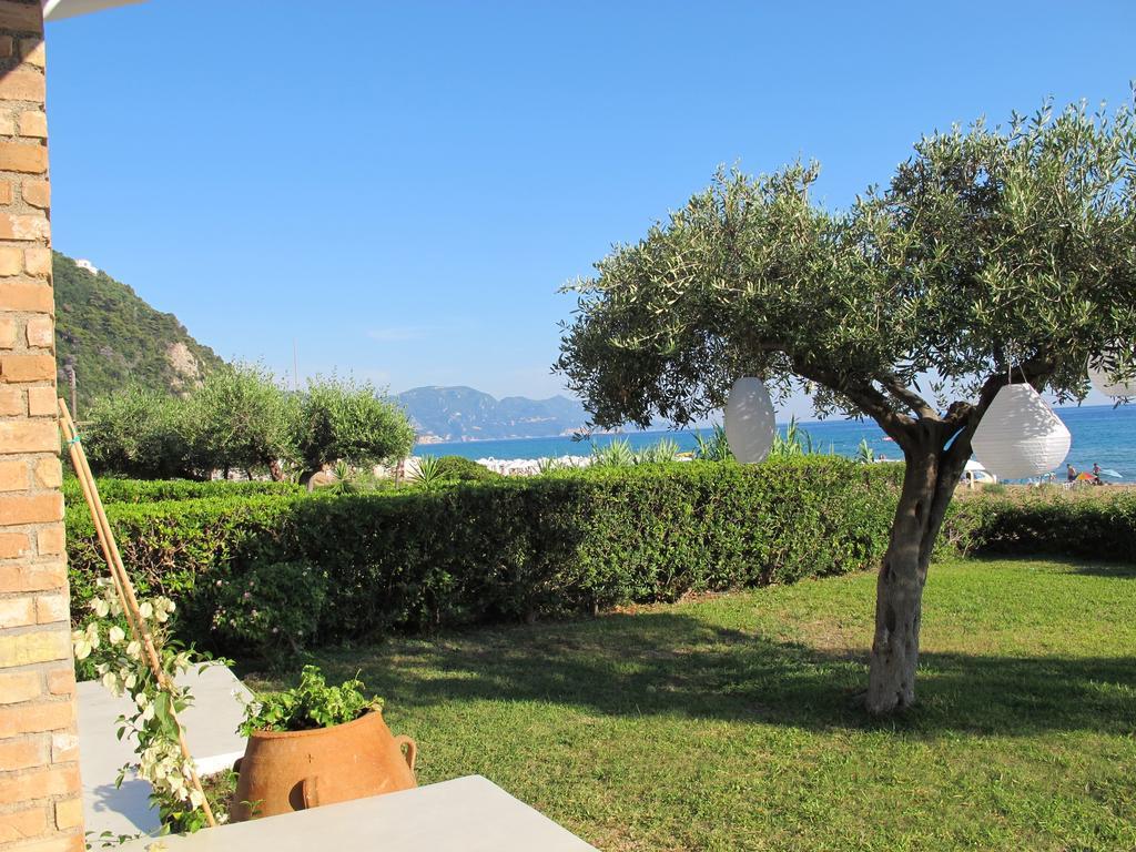Seafront Calista Beach House With Garden Глифада Екстериор снимка