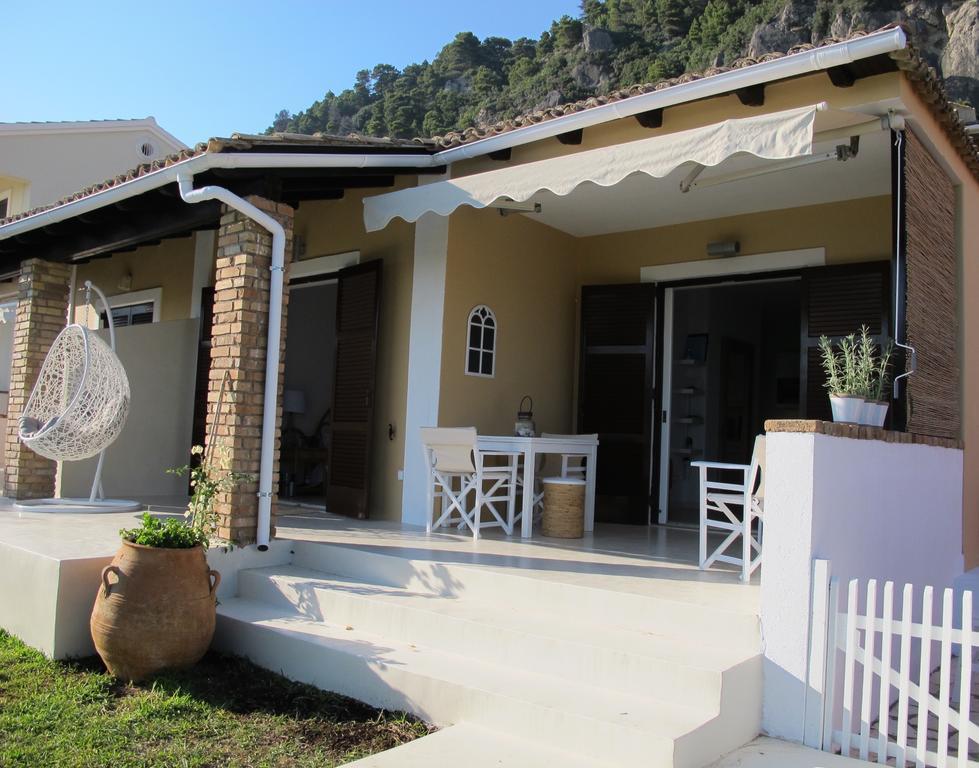 Seafront Calista Beach House With Garden Глифада Екстериор снимка