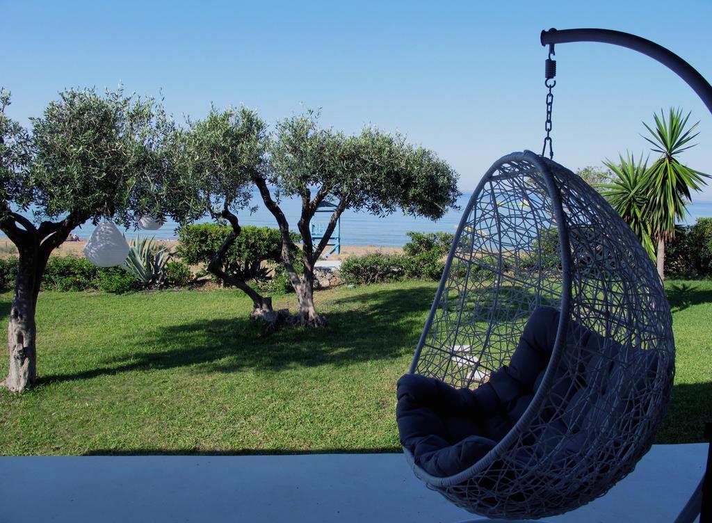 Seafront Calista Beach House With Garden Глифада Екстериор снимка