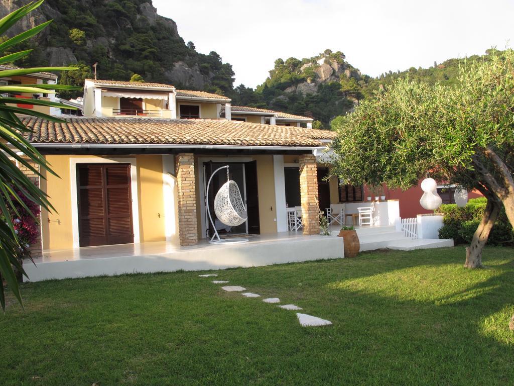Seafront Calista Beach House With Garden Глифада Екстериор снимка