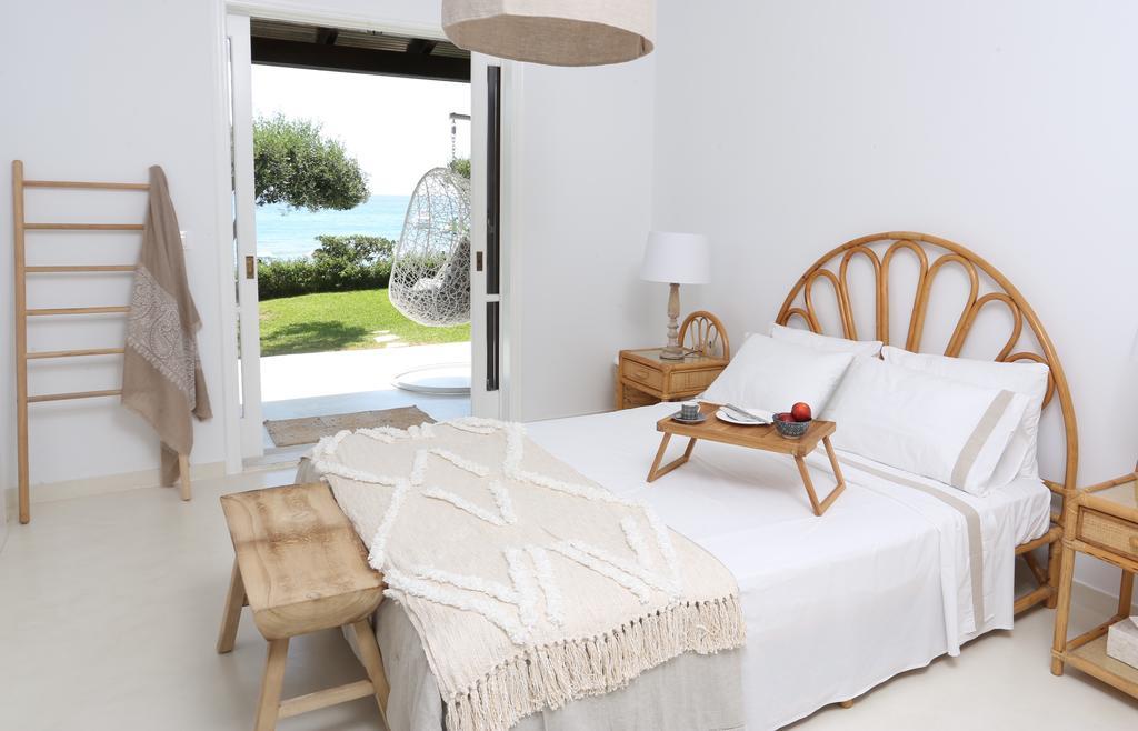 Seafront Calista Beach House With Garden Глифада Екстериор снимка