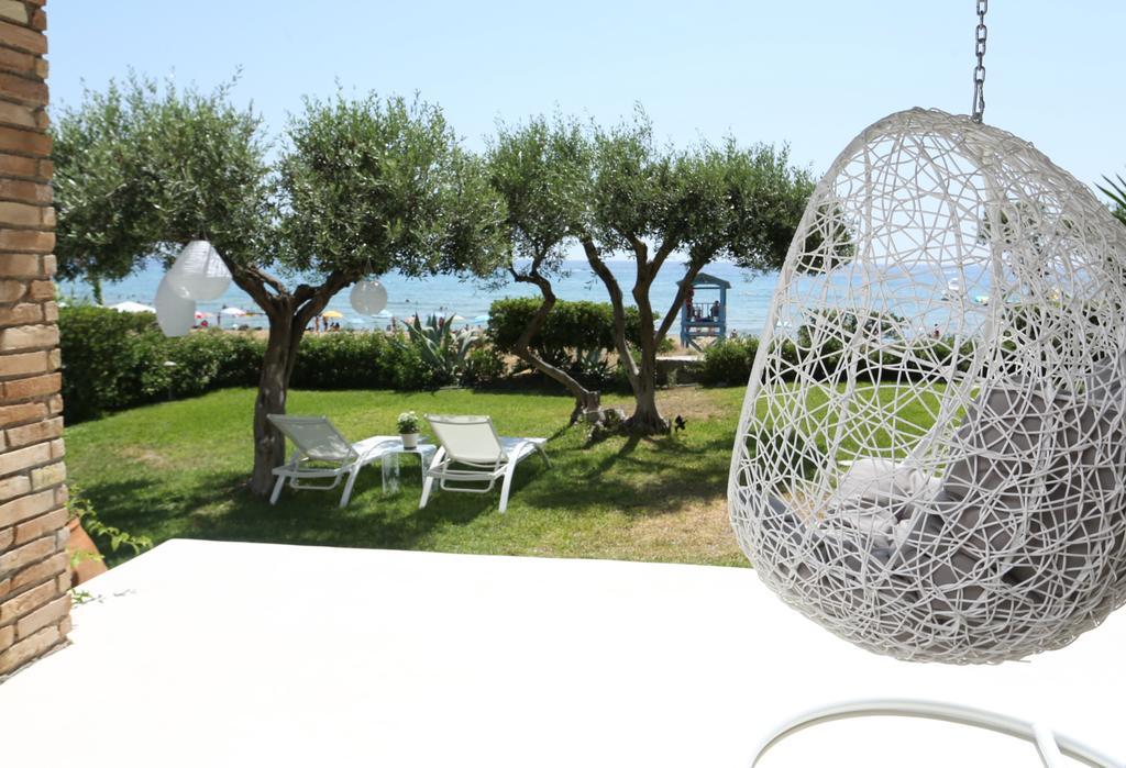 Seafront Calista Beach House With Garden Глифада Екстериор снимка