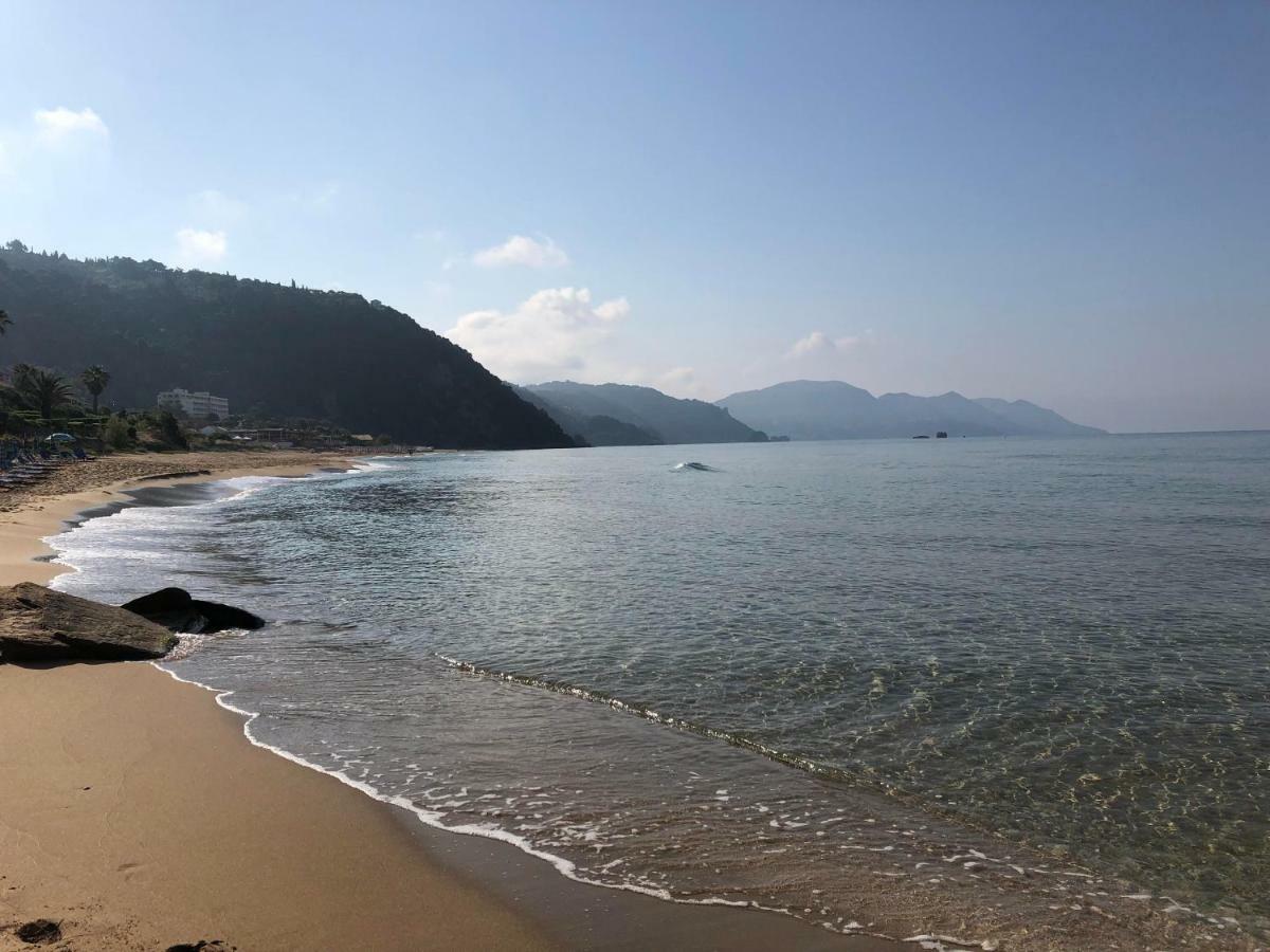 Seafront Calista Beach House With Garden Глифада Екстериор снимка